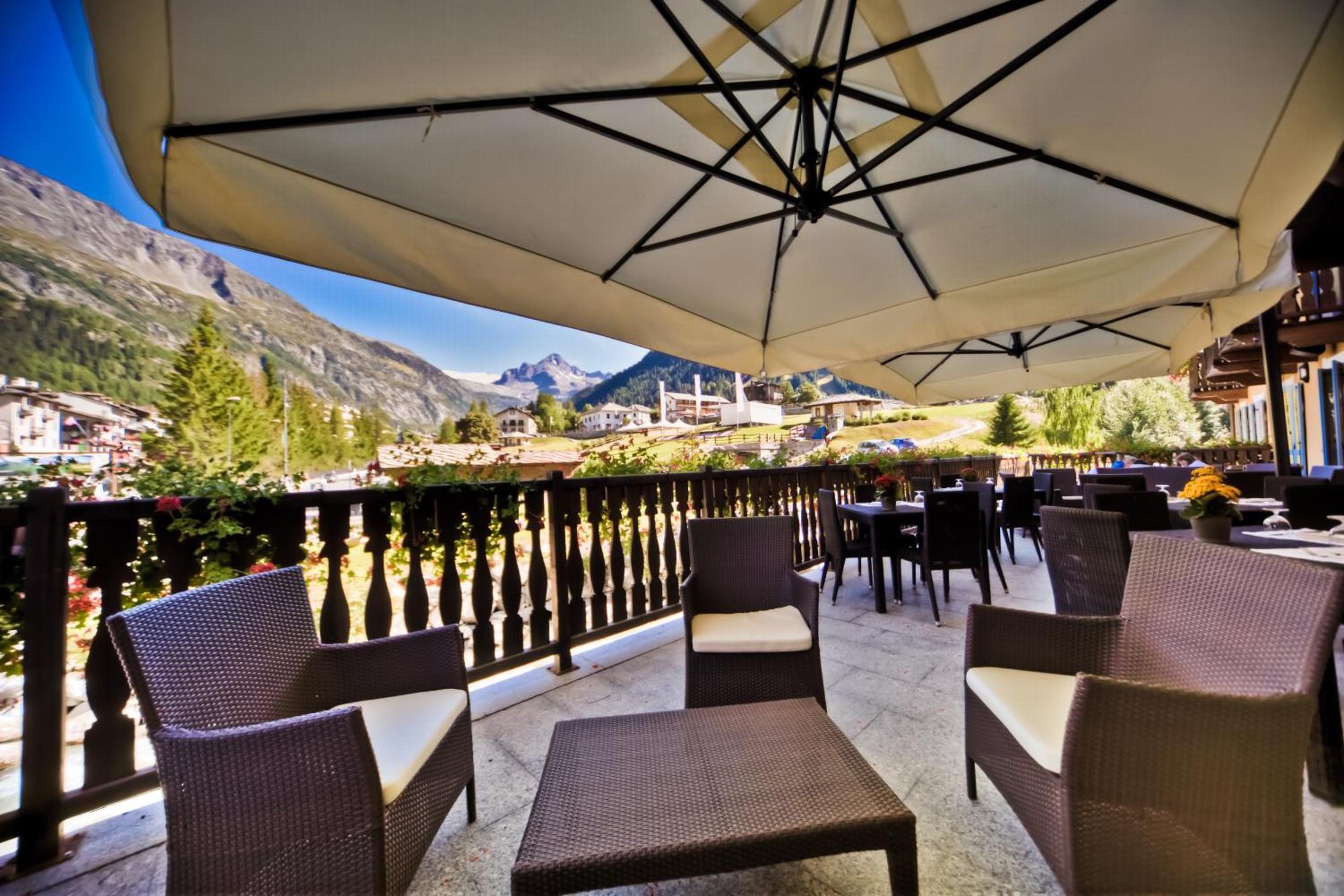 Le Miramonti Hotel Restaurant & Wellness La Thuile Buitenkant foto
