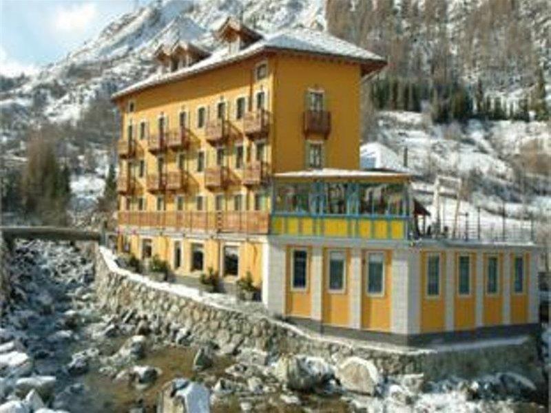 Le Miramonti Hotel Restaurant & Wellness La Thuile Buitenkant foto
